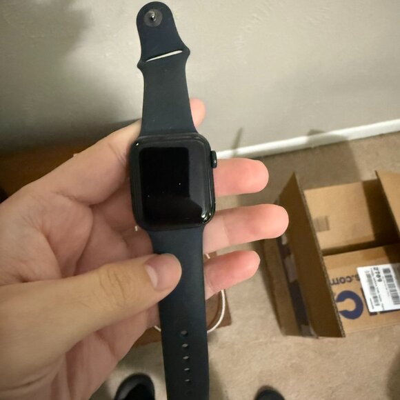 SOLD Apple Watch SE (gen2) 40 mm - Picture 1 of 3